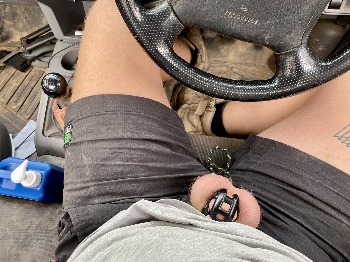 🥴😈 dyingggggg of horniness omfg #locktober #chastity #gaymelbourne