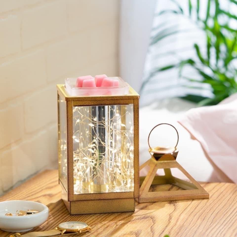 iheartgu's tweet photo. Glimmer &amp; Glow Warmer — Modeled after a traditional lantern, this warmer is filled with delicate fairy lights for a warm, enchanting vibe. Receive 4 free wax bars when purchasing this warmer in October only or while supplies last. 

➡️ https://t.co/MqwsKViUse https://t.co/DBTapZOWQQ