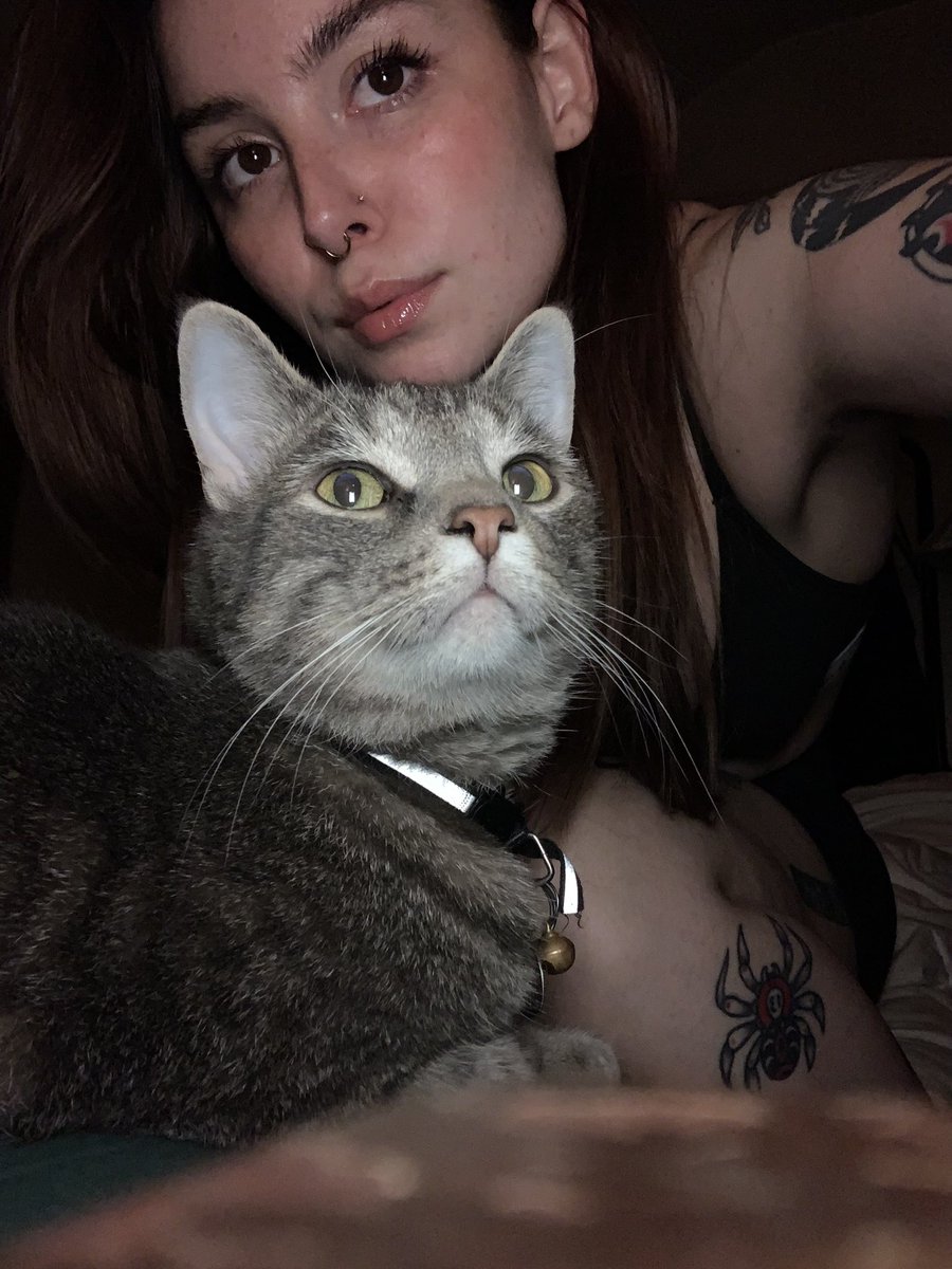 HaileyQuinn2's tweet photo. this photo feels very 2013, is this what healing my inner child is? https://t.co/RpaECVcNcT