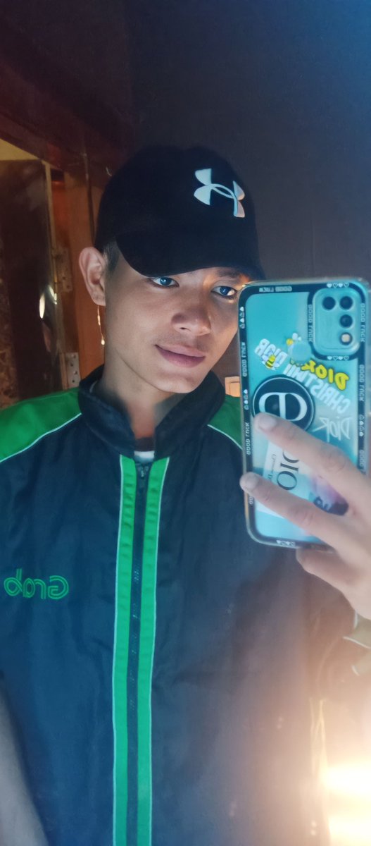 KyawLame's tweet photo. ပစ်စည်းလဲ ပို့တယ် အချစ်တွေလဲ ပို့တယ်😆 https://t.co/XmmZcLVTxm