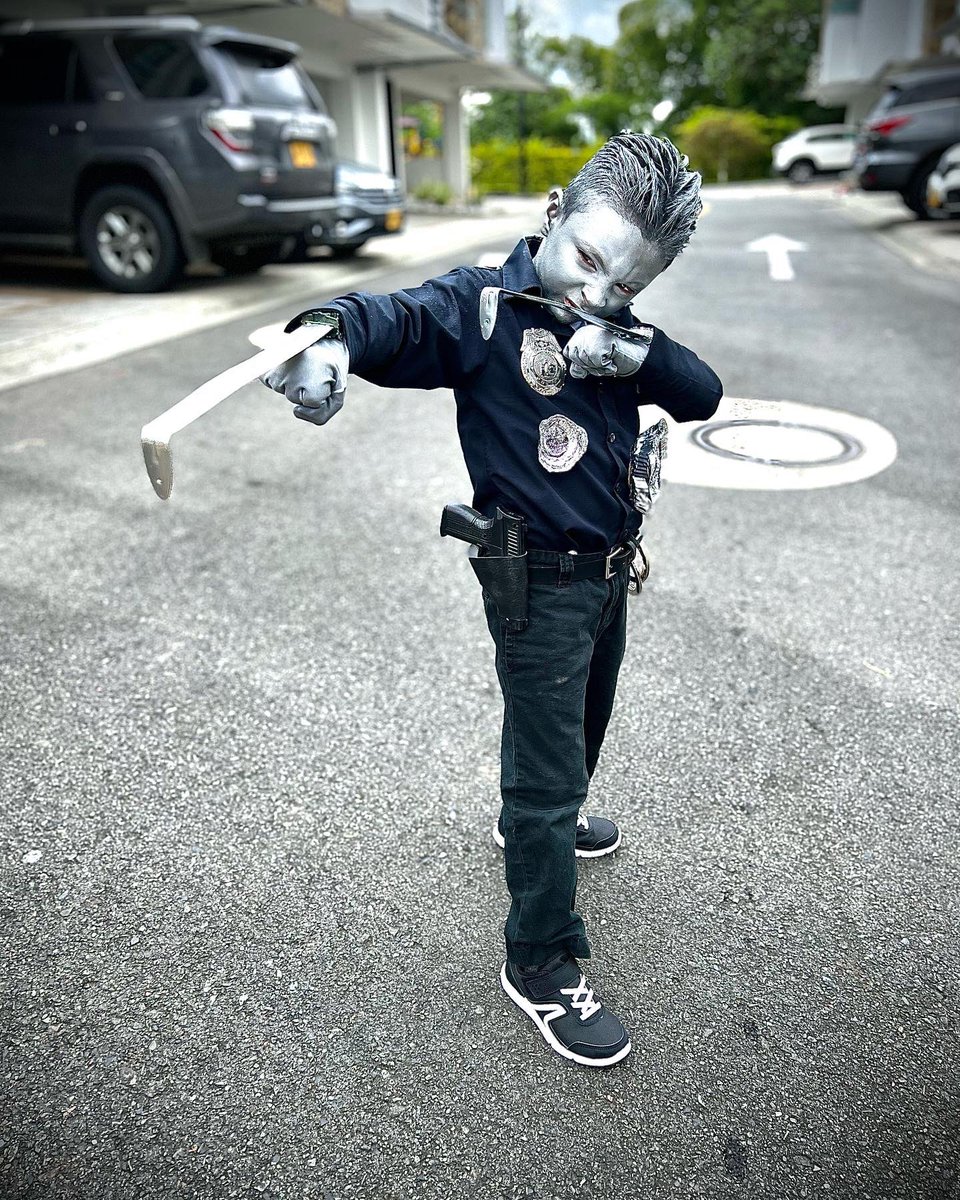Rickymar24's tweet photo. Mi pequeño T -1000 😂 Happy Halloween #nft #halloween #metaverse #art #nftart https://t.co/NGNvwMR6p6