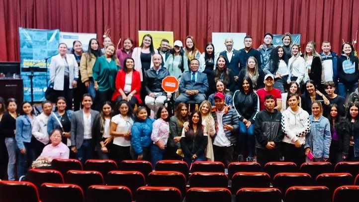 FerCesarA's tweet photo. Clausura del Seminario Internacional de Calidad y Turismo Sostenible, @CiudadManizales Universidad Católica de Manizales, Colombia https://t.co/hwtQ5IF4G2