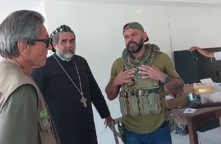 “O que o senhor precisar a gente vai fazer”, diz policial a Roberto Jefferson após ataque

Vídeo que circula entre delegados da Polícia Federal mostra o momento da prisão do ex-deputado federal; assista bit.ly/3sp14Bi