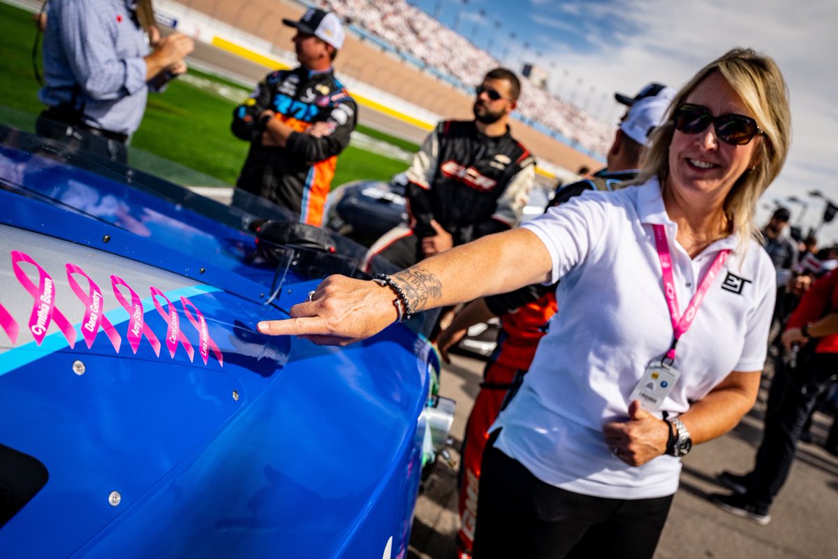 realtimeAmy's tweet photo. Love our ⁦@NASCAR⁩ family. Thank you ⁦@PettyGMS⁩ 43 #WeDriveFor ⁦@TeamChevy⁩ 💕 ⁦@Erik_Jones⁩ https://t.co/RDMchbIQzz