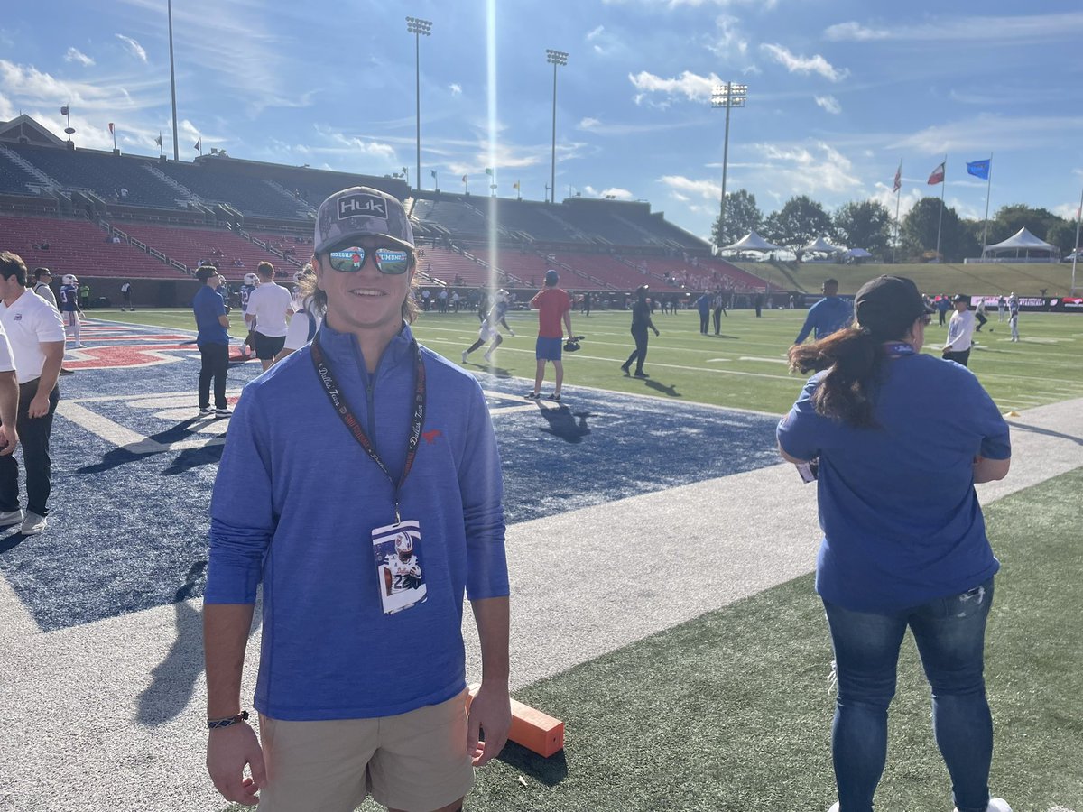 Klein34Alex's tweet photo. Great weekend at SMU for homecoming. Thanks for talking with me @alexm_brown. It was amazing to see @SMUFB up close. #PonyUpDallas https://t.co/M8HnhUSEcx