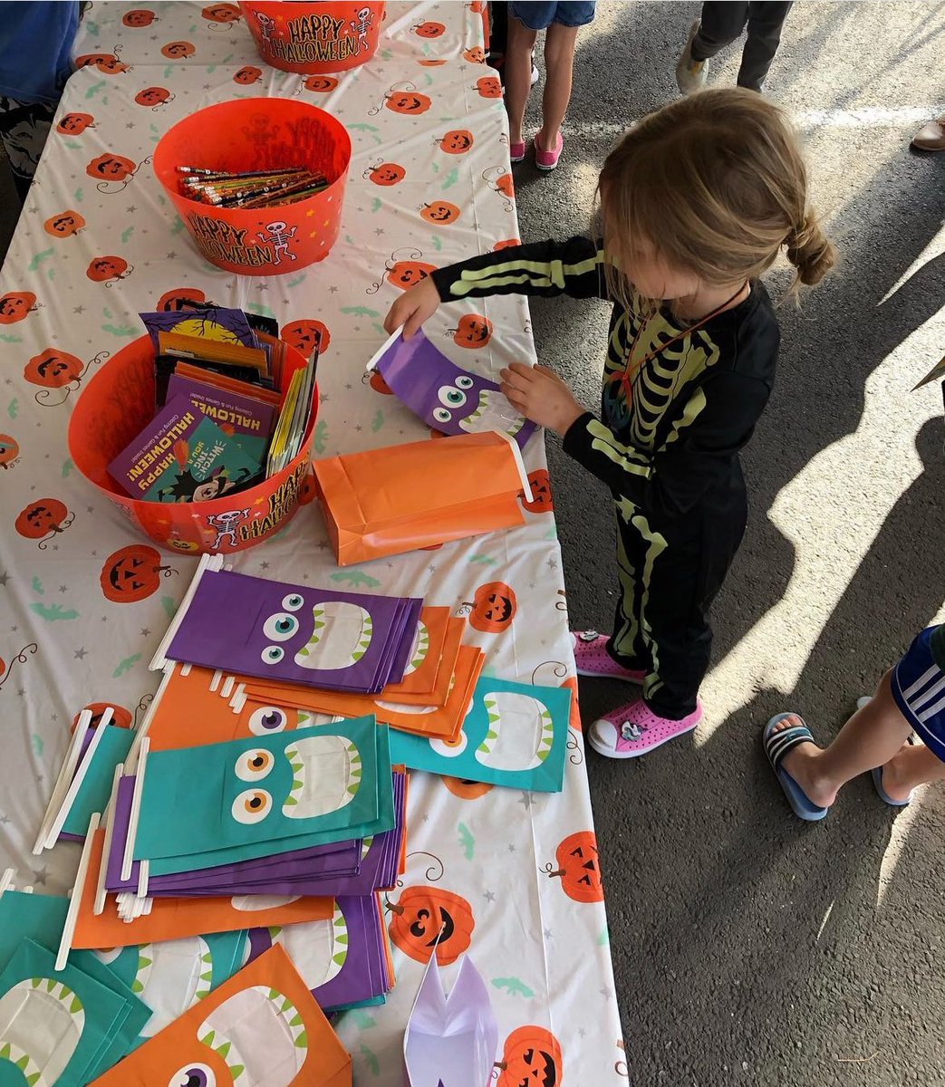 Person to Person (@p2phelps) on Twitter photo Thank you <a href="/OPUS4P2P/">OPUS for P2P</a>, all the amazing volunteers and to treat donor realtor, Meghan Thornton for providing the Halloween goody bags and treats and then assembling 300+ bags for our youngest food pantry clients.
#persontopersonct #opus4p2p #halloween2022 #halloweengoodybags Thank you <a href="/OPUS4P2P/">OPUS for P2P</a>, all the amazing volunteers and to treat donor realtor, Meghan Thornton for providing the Halloween goody bags and treats and then assembling 300+ bags for our youngest food pantry clients.
#persontopersonct #opus4p2p #halloween2022 #halloweengoodybags
