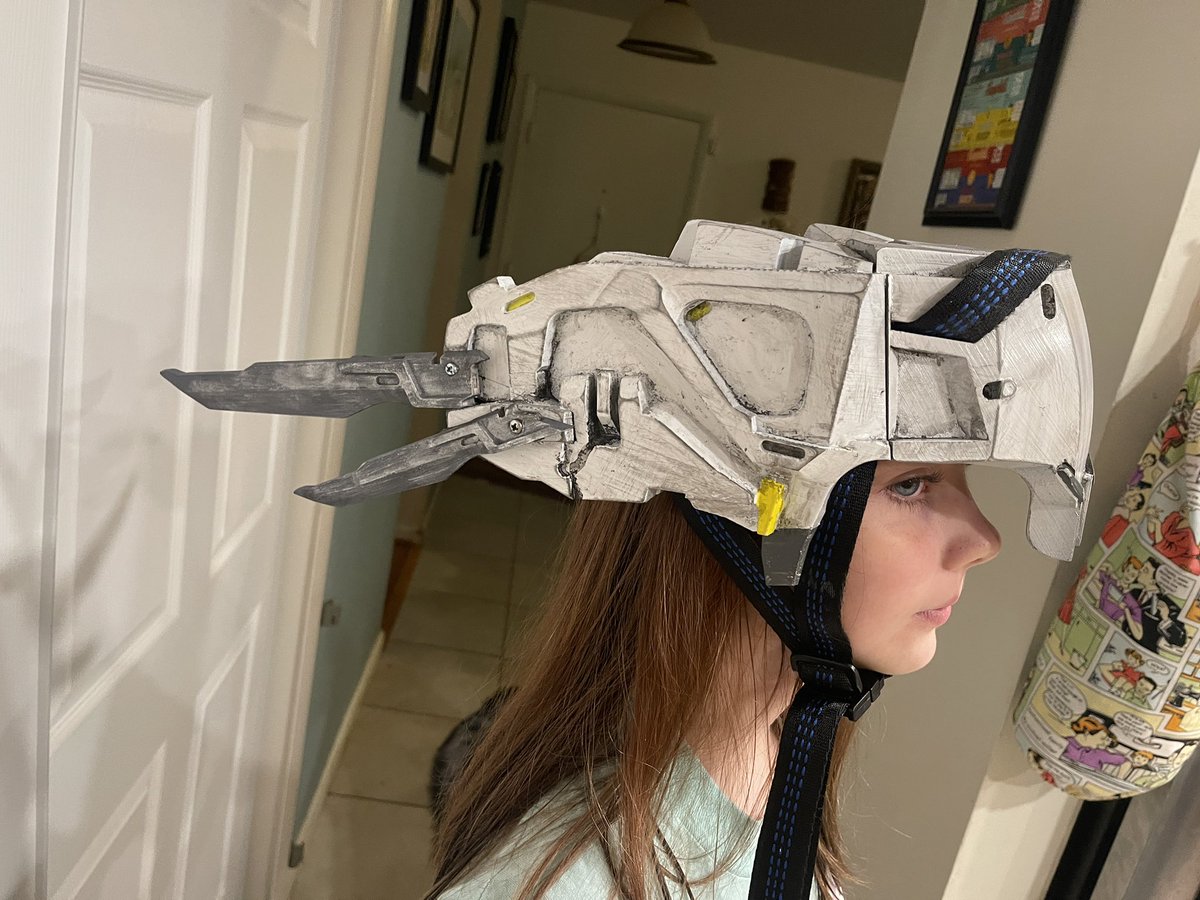 MetroShipyards's tweet photo. Banuk helmet: DONE! https://t.co/apMUq3Yo1h