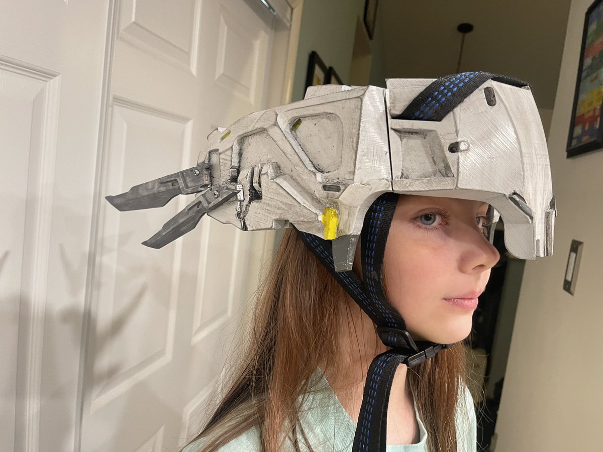 MetroShipyards's tweet photo. Banuk helmet: DONE! https://t.co/apMUq3Yo1h