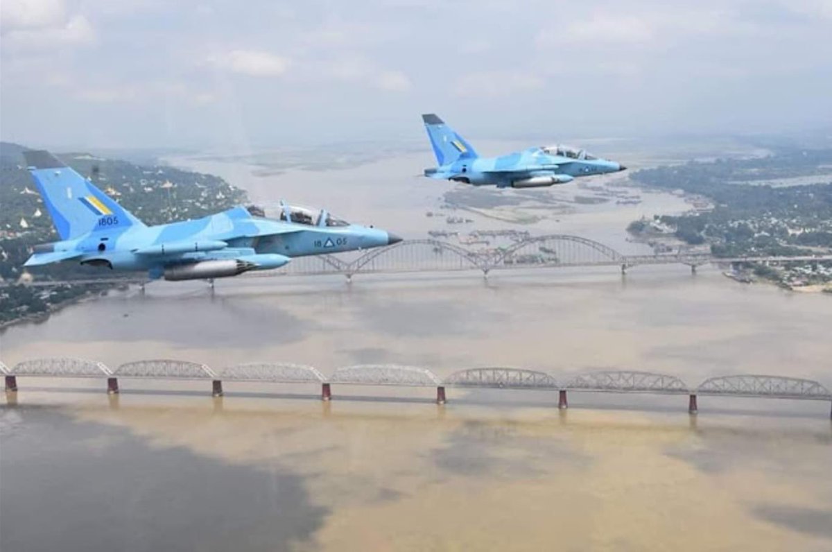 Breaking News-- ဖားကန့်တွင် ၆၂ နှစ်မြောက် KIO နေ့ အထိမ်းအမှတ် တေးဂီတ ဖျော်ဖြေပွဲပြုလုပ်နေစဉ် စစ်တပ်က တိုက်လေယာဉ်များဖြင့် ဗုံးကျဲမှု အနုပညာရှင်နှင့် ပြည်သူ ၅၀ နီးပါး ထိခိုက်သေဆုံး
Read more-> t.me/khitthitnews/6…