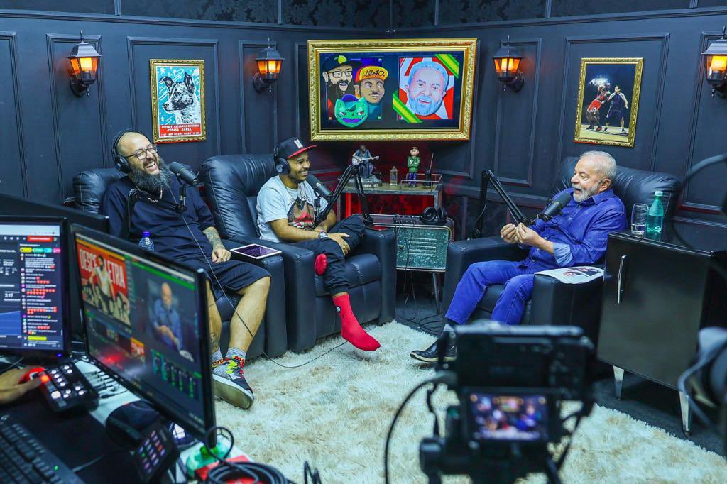 LulaOficial's tweet photo. Lula, @cauemoura e "Givanildo" @LoadComics. Gostaram do programa? #LulaNoDLShow #EquipeLula

📸: @ricardostuckert https://t.co/YTDZnGDVtE