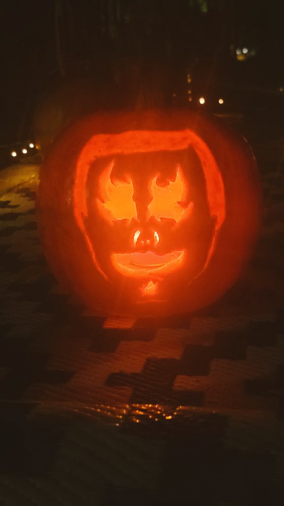 Please leave treats on this porch in the form of human monies and human teeth or be cursed.
@DanhausenAD
#VeryNiceVeryEvil #jackolantern 
#HappyHalloween