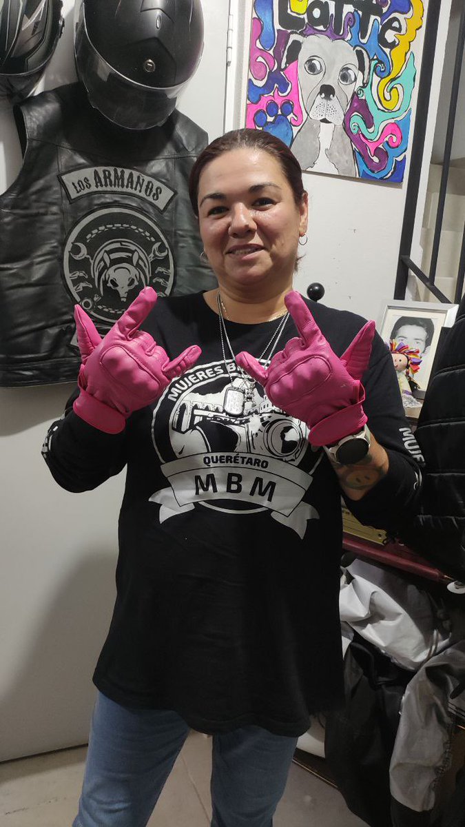 adywhisper's tweet photo. Hoy compré unos guantes rosas 💕 https://t.co/JCrZcCzyLP