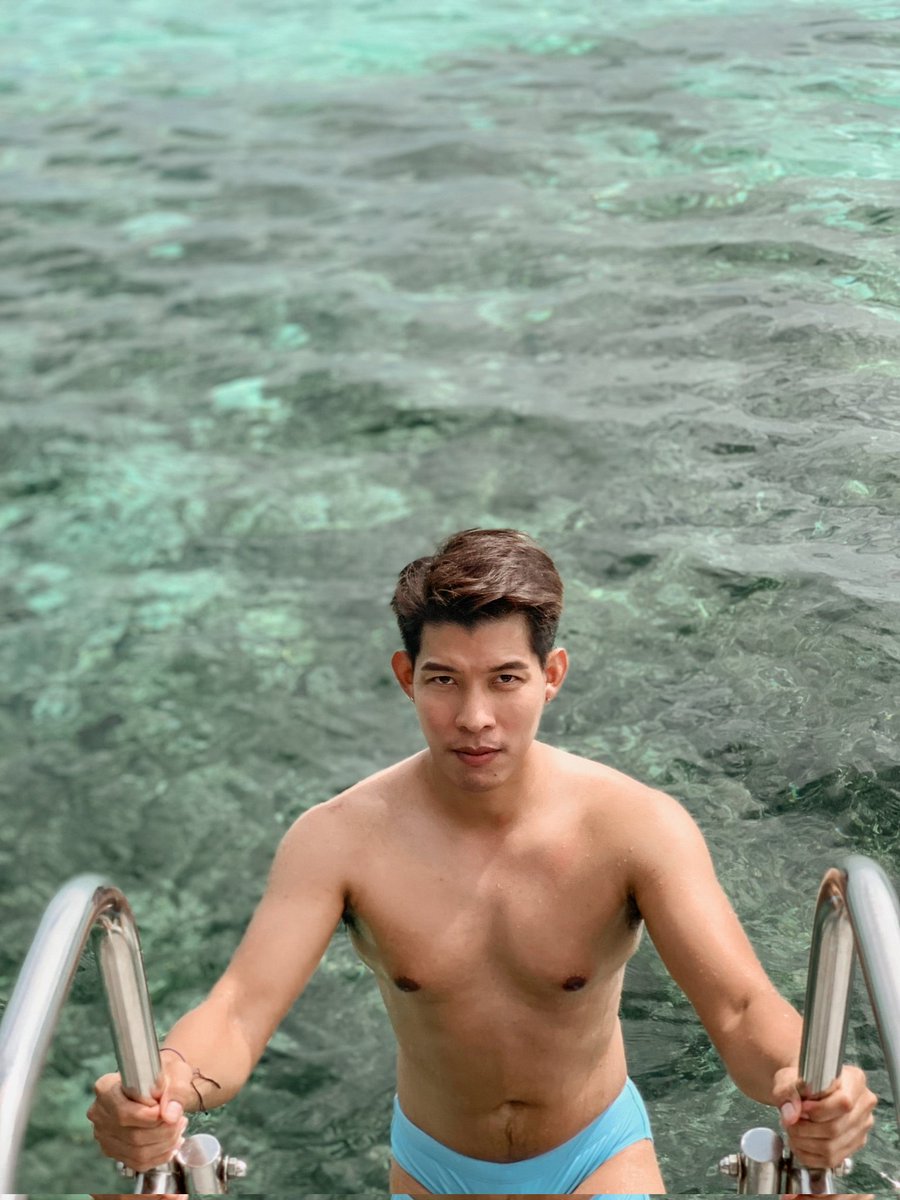 POLOLAXB's tweet photo. เล่นน้ำคนเดียวก็กลัวฉลามงับ มาเล่นด้วยกันนะครับ ผมจะได้งับคุณ 🦈
#Maldives #clubmed 
#clubmedkani #swimwear 
#holiday https://t.co/ulSwLvwDc6
