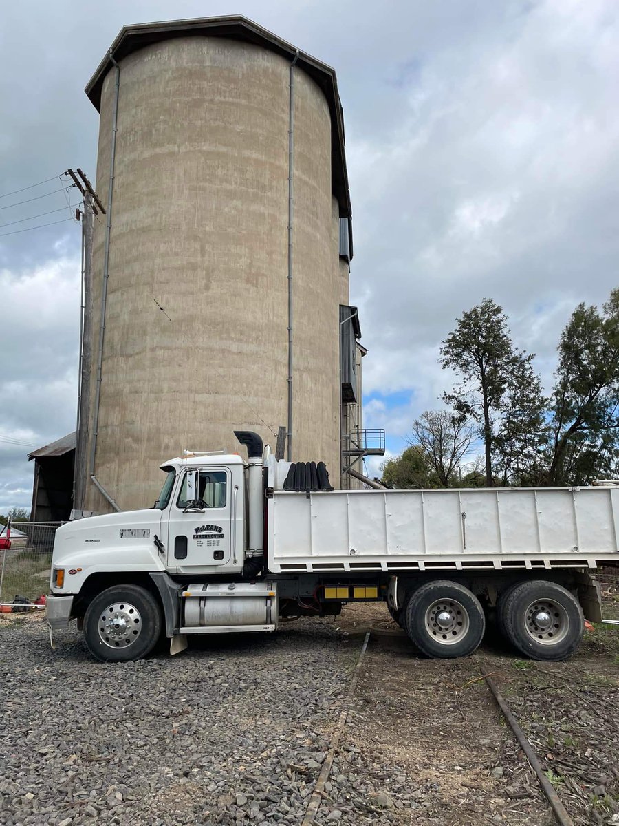 Peterryanart's tweet photo. My biggest canvas yet... the Qurindi Silo Art project has come. 3 years in the making and now I'm heading over to NSW to begin this BIG ARTWORK. I'll have a few friends in the paddock keeping an eye on proceedings. #AVAX #Avaxautumn #AVAXNFT #NFTS https://t.co/dXIuYTRFlZ