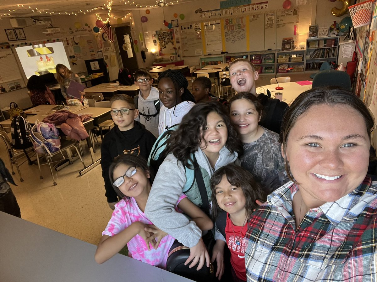 msnocallaghan's tweet photo. ALL smiles in 5th grade! Let’s make this week AWESOME! 🥰 https://t.co/qKEsEj7NSJ