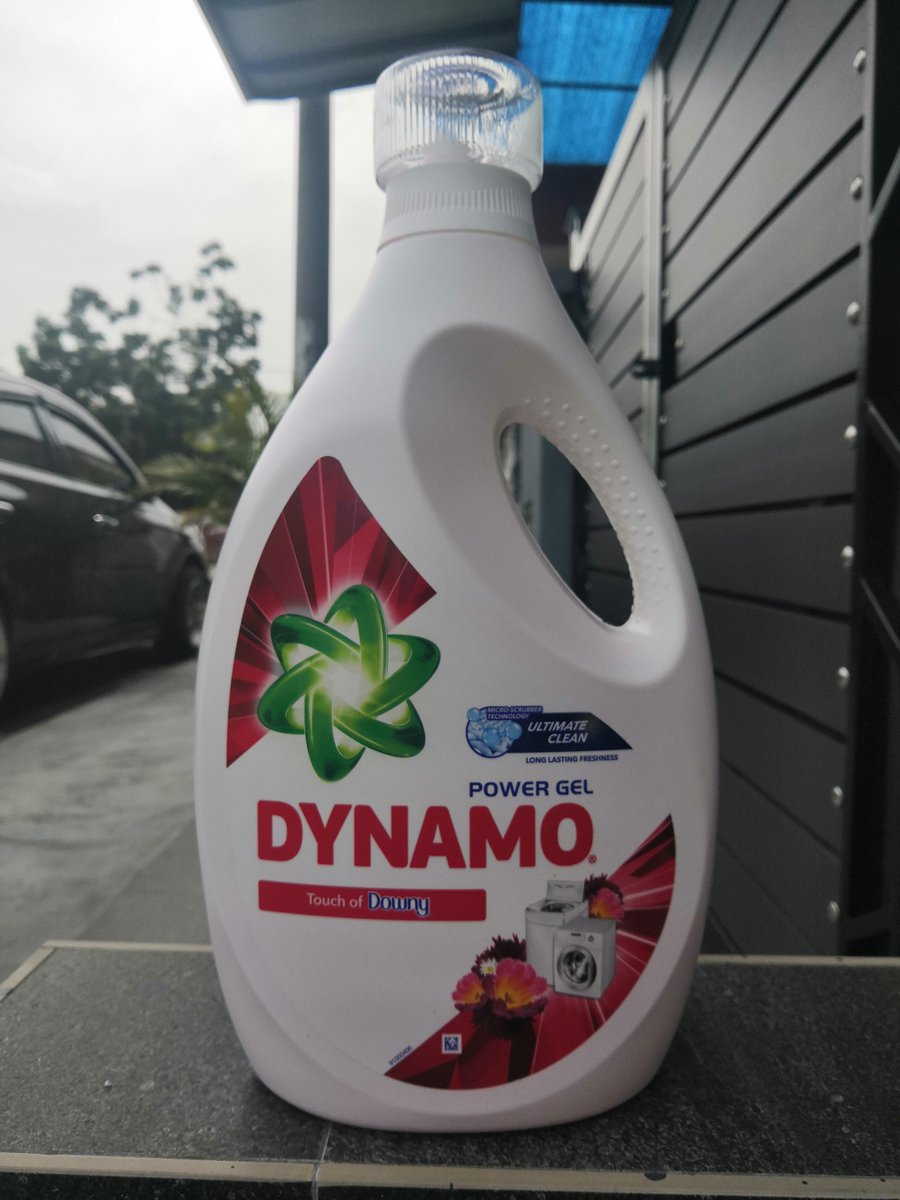 effacurio's tweet photo. Korang suka kiri ke kanan?
But both wangi sangat 😍 

Agree or disagree? https://t.co/eBTJ4UDPlV