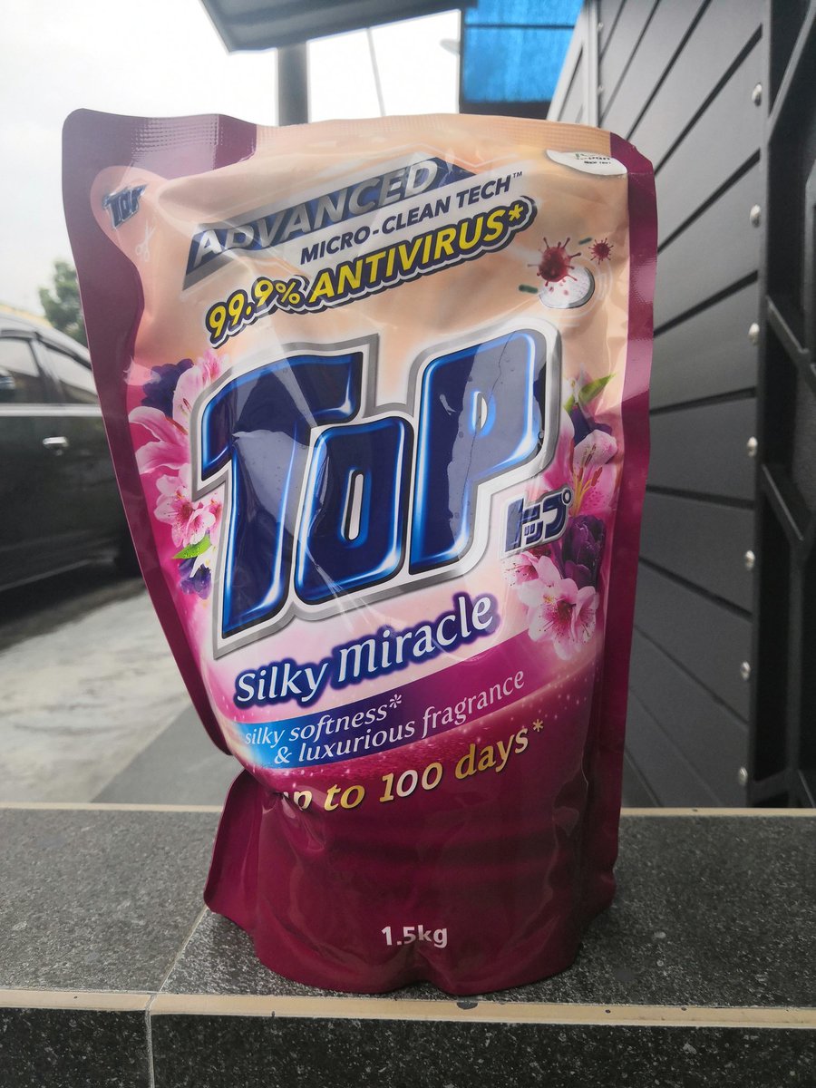 effacurio's tweet photo. Korang suka kiri ke kanan?
But both wangi sangat 😍 

Agree or disagree? https://t.co/eBTJ4UDPlV