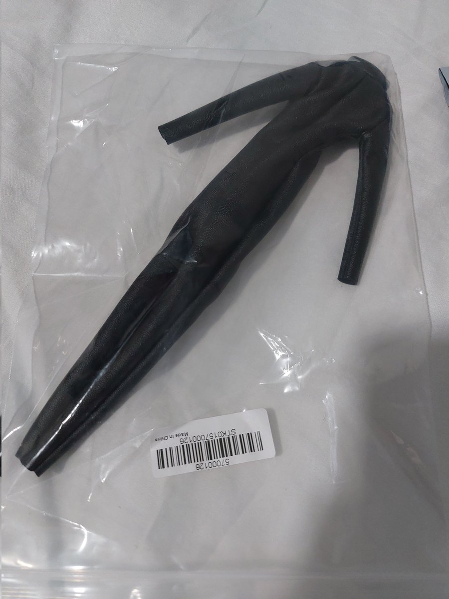 mkgniquie's tweet photo. Hindi ko alam mararamdaman ko kasi  5 days na lang #HALLYUWEENPH2022 na tapos yung costume ko na overseas eto pala HAHAHAHAHA. tanga tanga na excite bumili di nag basa ng description dzai anue na AHAHAHHAHA https://t.co/OWQgLI21nk