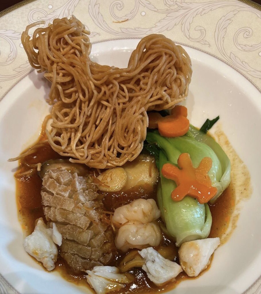 New menu in Royal Banquet Hall is tasty and Chinese vibe. Mickey head shaped plain rice 🍜 fried noodleand and Dofu bean curd soup #ShanghaiDisneyland  #SHDL #上海ディズニーランド #ディズニーランド  #上海ディズニーリゾート #Disney #Disneypark #Disneyland #DisneyResort