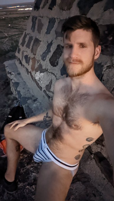 Just relaxing at the top ? #gays #gayexhib #gayotter #gayhairy #gayoutddors https://t.co/DtTI3fuYFX