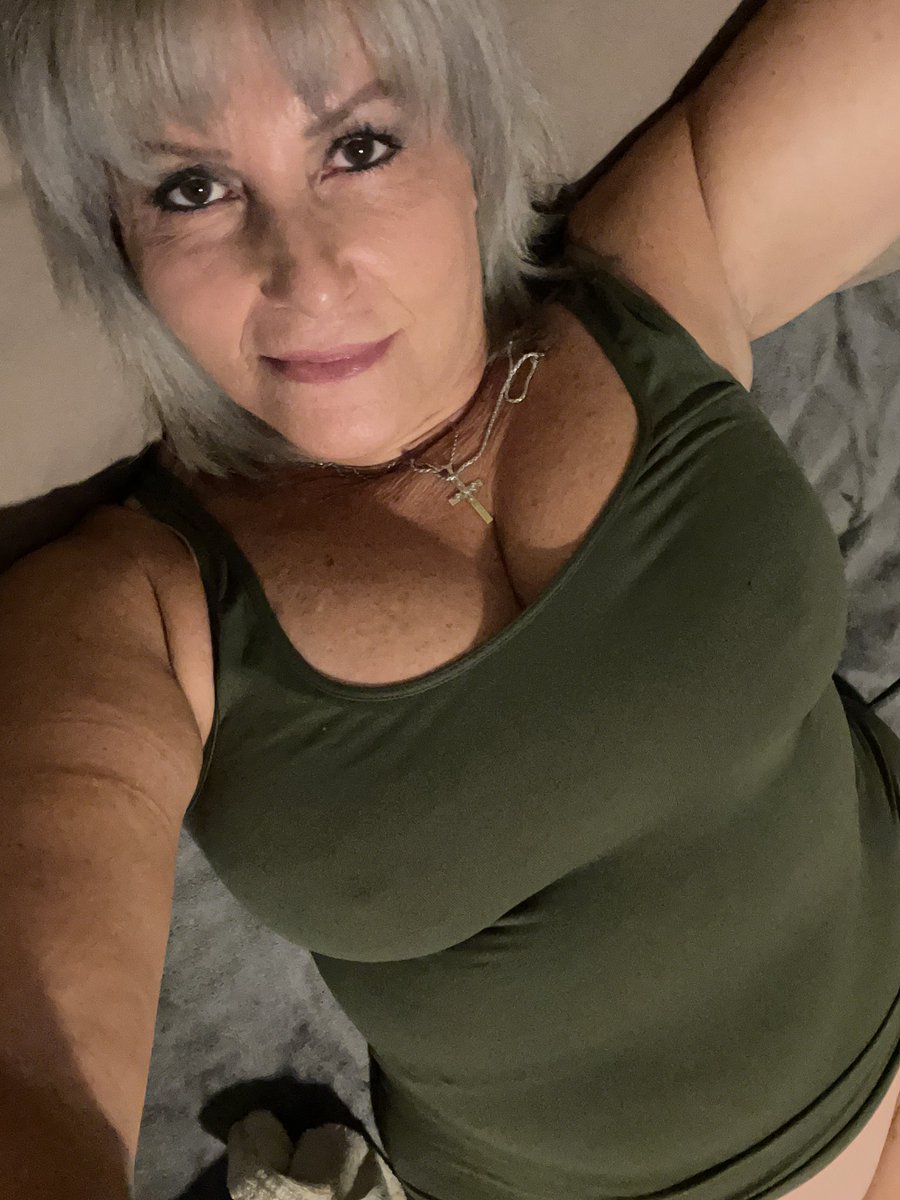 BronxGal62's tweet photo. Sunday fun day. Put a little makeup on. No lipstick though. Never liked lipstick. #Sunday #bigboobsproblems lol #sundayvibe #onlyfansbabe #pretty #prettyeyes #makeup #grey #Eyesใใใจ็นใใใใ #Trending #justme. #onlyfansmodel #onlyfans #reddit #findmethere #instagramlive https://t.co/lwXDAQGBxO