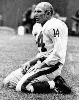 Watching #TomBrady #aaronrodgers #MattRyan &amp; #russelwilson the last couple weeks made me think of that famous #yatittle photo - as #kennyrogers said “you gotta know when to fold them” #thegambler