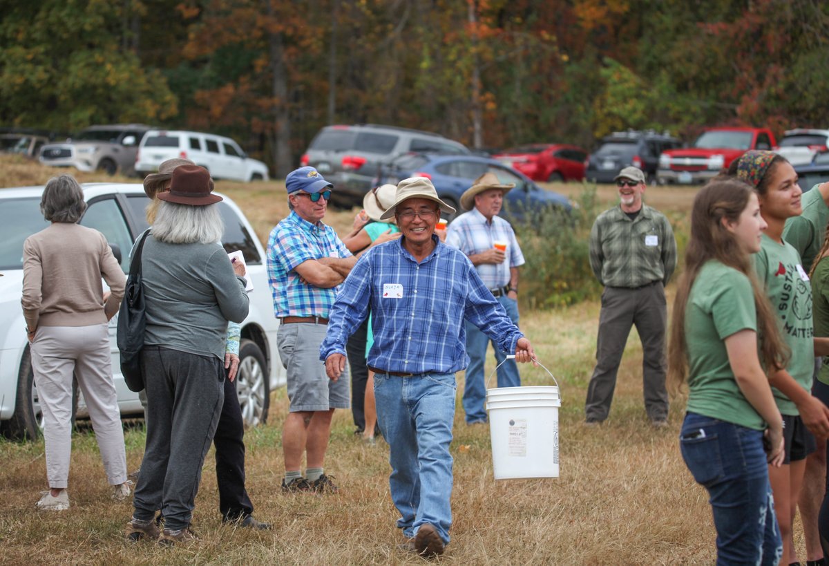 smattersva's tweet photo. Some scenes from last weekend's #MakingTrashBloom seeding party at the Rappahannock County landfill. Crowd-sourced sowing of a native meadow, a dinosaur, and a @MtVistaGovSch student-choreographed seeding dance! #nativeplants #conservation #sustainability ππ±π¦ https://t.co/2XYswiLGWt