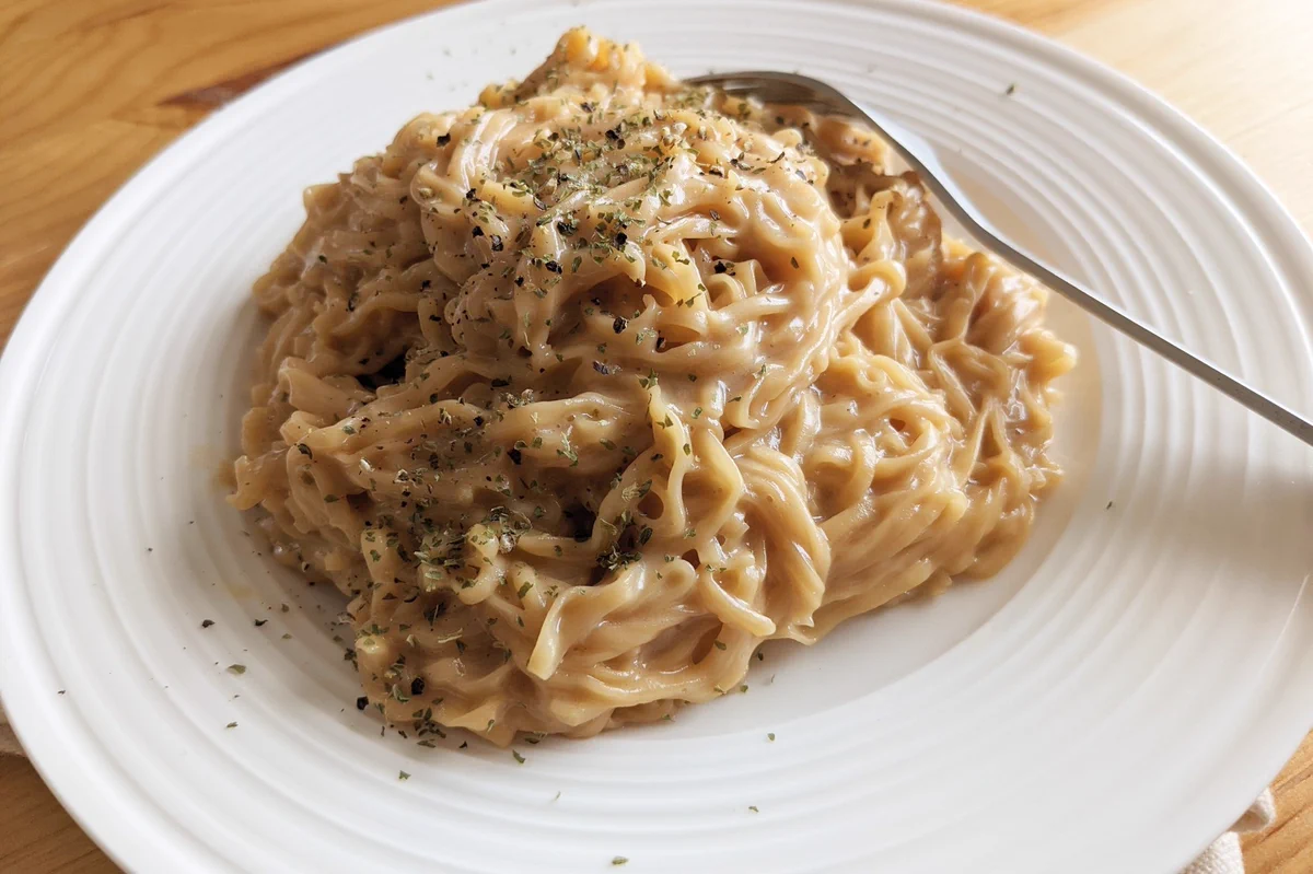 チーズソースとの組み合わせがすごく美味しそう！「チキンラーメン」の簡単アレンジレシピ！