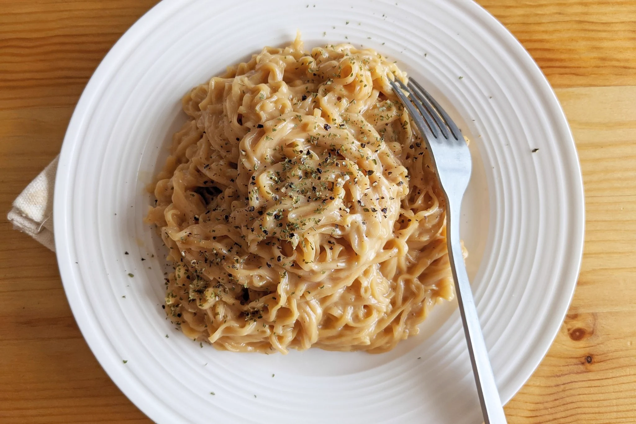 チーズソースとの組み合わせがすごく美味しそう！「チキンラーメン」の簡単アレンジレシピ！
