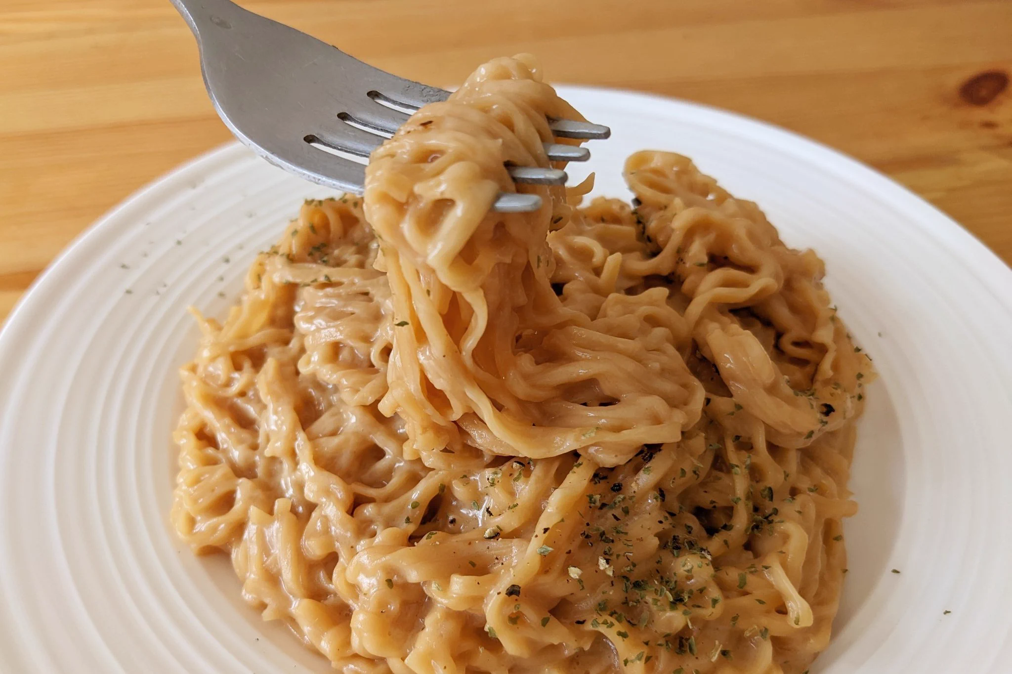 チーズソースとの組み合わせがすごく美味しそう！「チキンラーメン」の簡単アレンジレシピ！