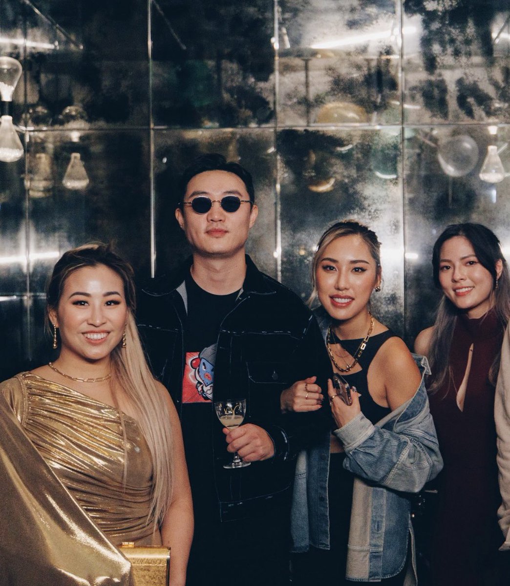 it’s been real hong kong ✌🏼 

shout out to the amazing azuki hk crew &amp; the wonderful people we met in hk 🤍🤍@ZAGABOND <a href="/hoshiboyzen/">hoshiboy</a> <a href="/tedkimo/">tedkimo.eth</a> <a href="/febtea/">Feb.Tea | 二月茶</a> <a href="/daphtheSHAFT/">daph ✦</a> 🙏🏼