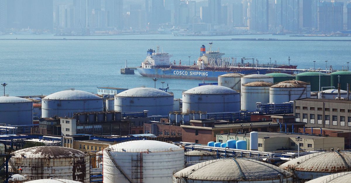 Reuters's tweet photo. China's Sept crude oil imports fall, fuel exports hit 15-mth high https://t.co/GiGTQ642K0 https://t.co/7tc2RbOn93