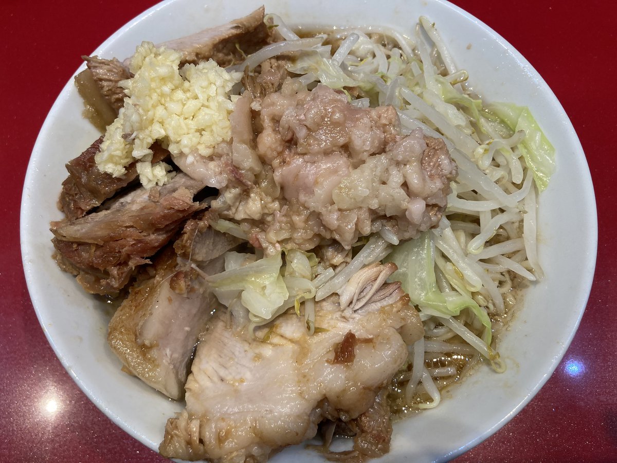 ラーメン二郎西台駅前店 ラーメン麺半分ニンニクあぶら ¥780 豚増し ¥200