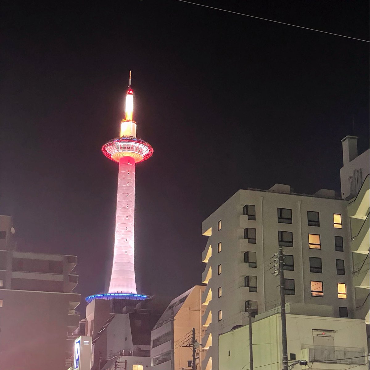__01ch's tweet photo. エッグベネディクト天才すぎて通いたい（？）しパンケーキ並んでる間に麻雀してるの草だしコンビニで砂ずりポン酢とタコバジルのやつ買ったのにお箸無くて手で食べたのも意味わかんないけどたのしかったです。（語彙力） https://t.co/pDQ4nrZREM