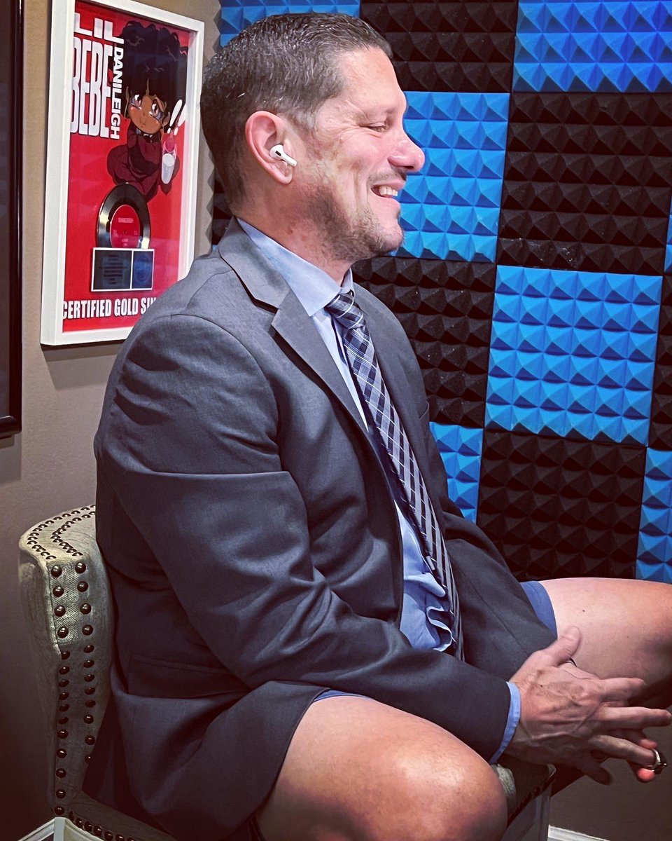 TheSportsDude's tweet photo. Am I wearing shorts or nah? Find out tonight on #Goingroggin on NBC 4 at midnight. I’ll be talking #Lakers #chargers #dodgers and more with @FredNBCLA and Jonas Knox https://t.co/lvX43bXuEl