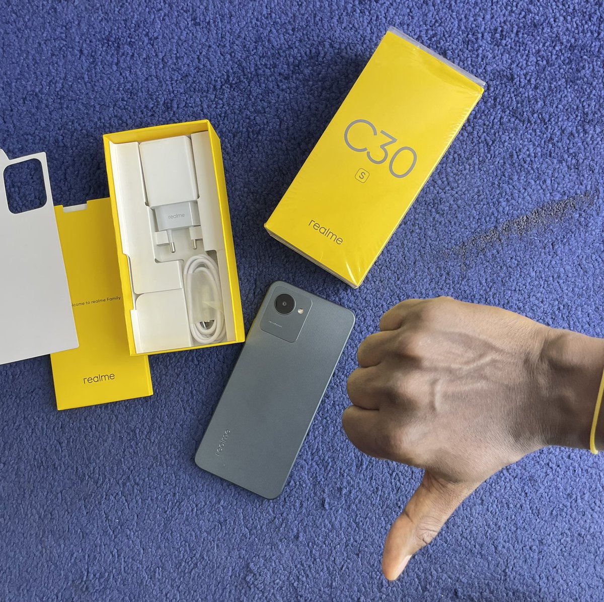 phabletskenya's tweet photo. The realme C30s is just a side fingerprint hosting a phone which FREEZES as one of it’s main specifications.
This #realcrap is no different from the services of @realmeKenya
This is Day 006/365.
@realmeIndia @realmeTechLife @realmecareIN https://t.co/r0x3WBDObU