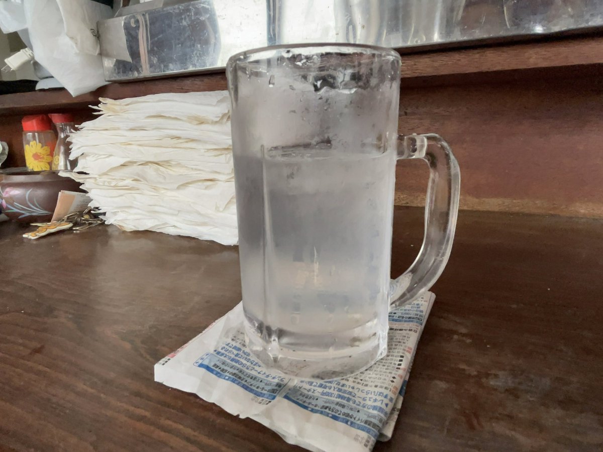 udon01410141's tweet image. 居酒屋か角打ちかおじさん家かわからないけどみちのくでグレープフルーツサワー。ここめちゃくちゃ面白い。ご主人の日記の書き文字に感動。すごくない？