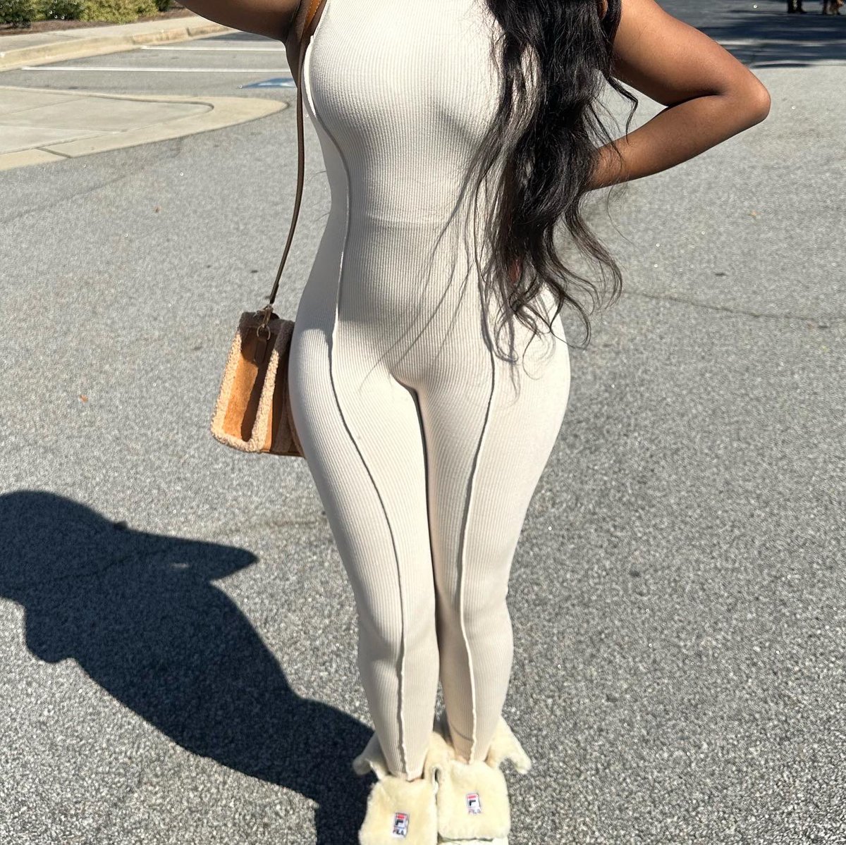 JontiaaX's tweet photo. Took a break but I’m back… 🤍#fallvibes https://t.co/JAMkUTglRo