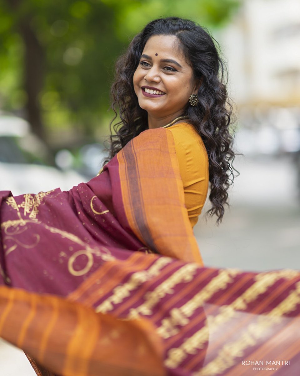 🪷।। शुभ दिपावली ।। 🪷🪔 Happy Diwali 🪔

Photography:<a href="/rohanmantri22/">Rohan Mantri</a> 
Sadi Courtesy:@durggapaithanisbydarshna 
Hair:Netra Chavan 
Mk up/ Styling:Yours truly 

#happydiwali #diwali2022 #शुभदिपावली 
#कवीहुँमैं #हेमांगीकवी #तीसावळीगं #kavihunmain #hemangikavi #thatduskywoman #दिवाळी