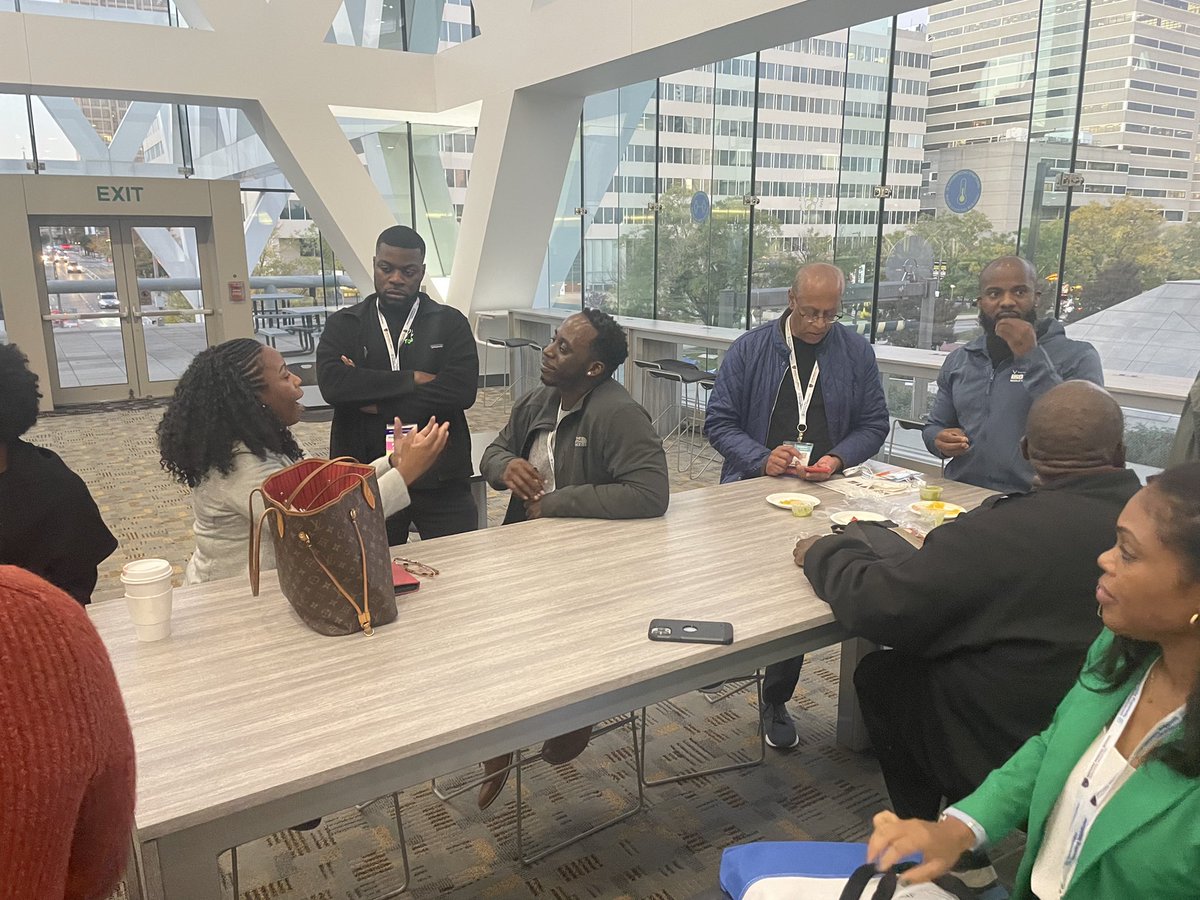 sidney_okon's tweet photo. What a weekend. From presenting research, to finally meeting so many of my #physiatry peers and idols in the field in person, this was one for the books. Until next time, #AAPMR2022 https://t.co/E9EmeqHkjY