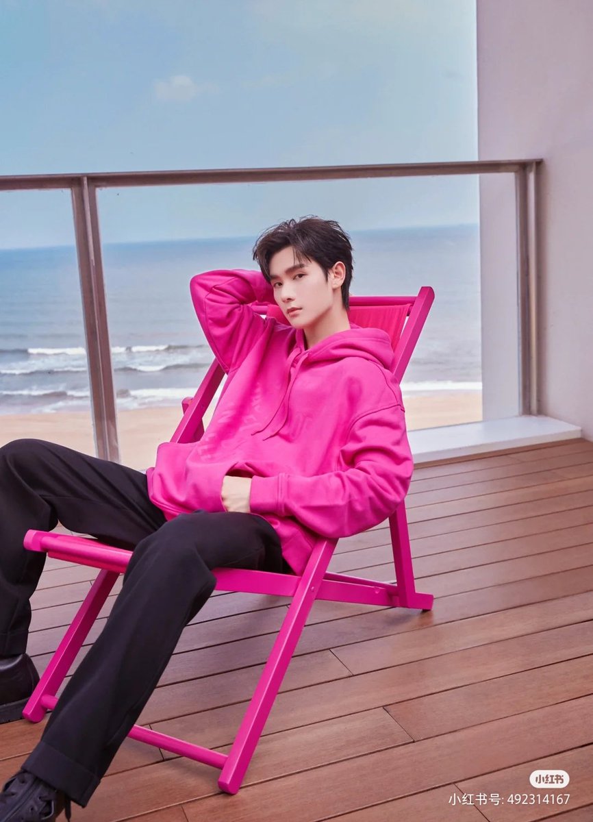 parkeunhwa3991's tweet photo. 55* เก็บตกงาน Valentino Pink PP
NNINE VALENTINO SHOW
#ValentinoPinkPPCollection
#ValentinoxNine
#Valentino
#INTO1Nine
#INTO1GaoQingchen
#INTO1
#นายท่านกรชิต
#高卿尘 https://t.co/ArkiEguleS