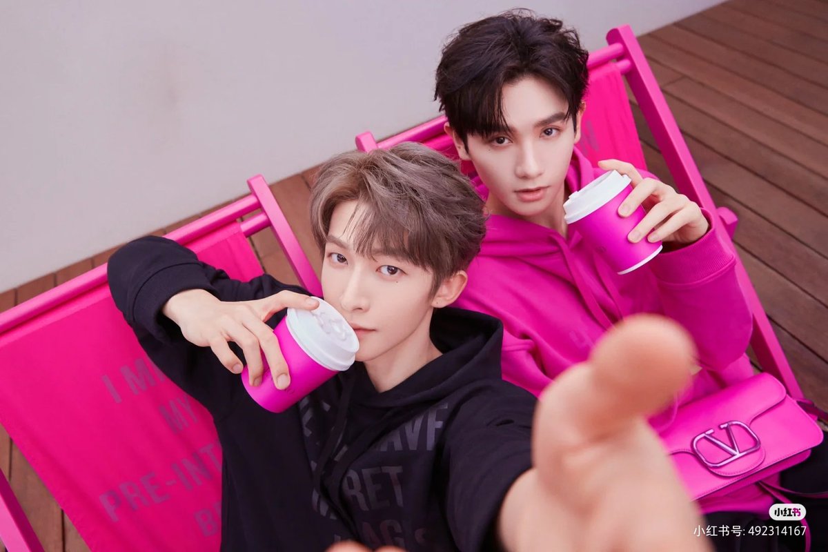parkeunhwa3991's tweet photo. 56* เก็บตกงาน Valentino Pink PP
NNINE VALENTINO SHOW
#ValentinoPinkPPCollection
#ValentinoxNine
#Valentino
#INTO1Nine
#INTO1GaoQingchen
#INTO1
#นายท่านกรชิต
#高卿尘 https://t.co/SQ3oU90bx4
