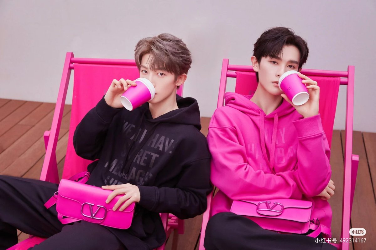 parkeunhwa3991's tweet photo. 56* เก็บตกงาน Valentino Pink PP
NNINE VALENTINO SHOW
#ValentinoPinkPPCollection
#ValentinoxNine
#Valentino
#INTO1Nine
#INTO1GaoQingchen
#INTO1
#นายท่านกรชิต
#高卿尘 https://t.co/SQ3oU90bx4