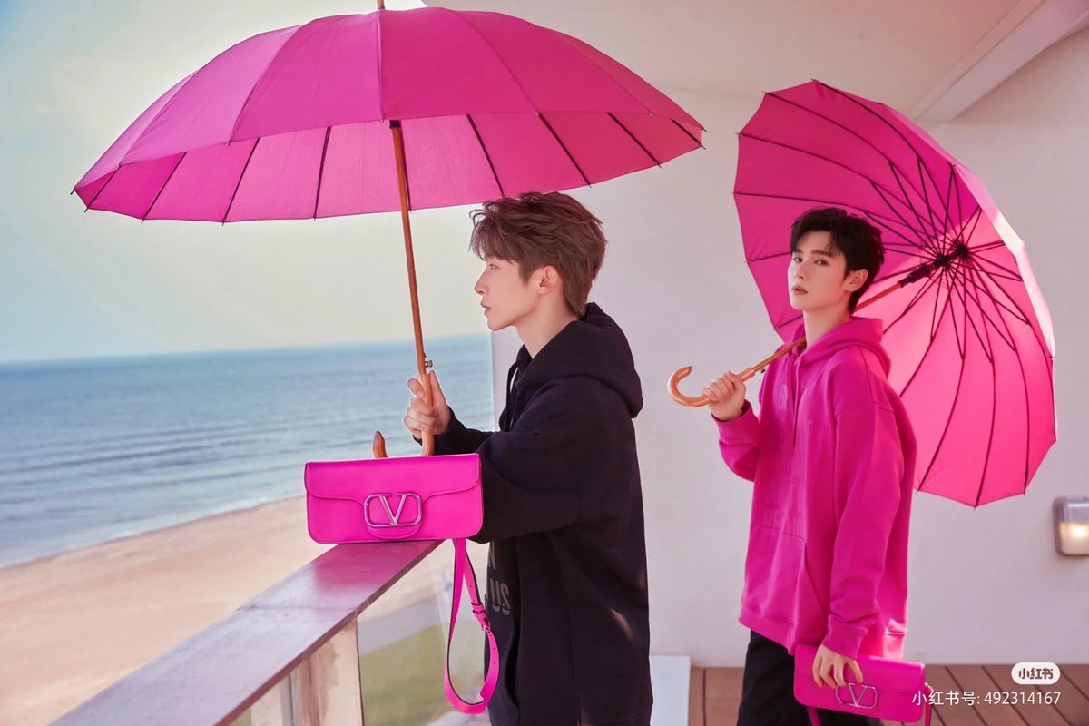 parkeunhwa3991's tweet photo. 56* เก็บตกงาน Valentino Pink PP
NNINE VALENTINO SHOW
#ValentinoPinkPPCollection
#ValentinoxNine
#Valentino
#INTO1Nine
#INTO1GaoQingchen
#INTO1
#นายท่านกรชิต
#高卿尘 https://t.co/SQ3oU90bx4