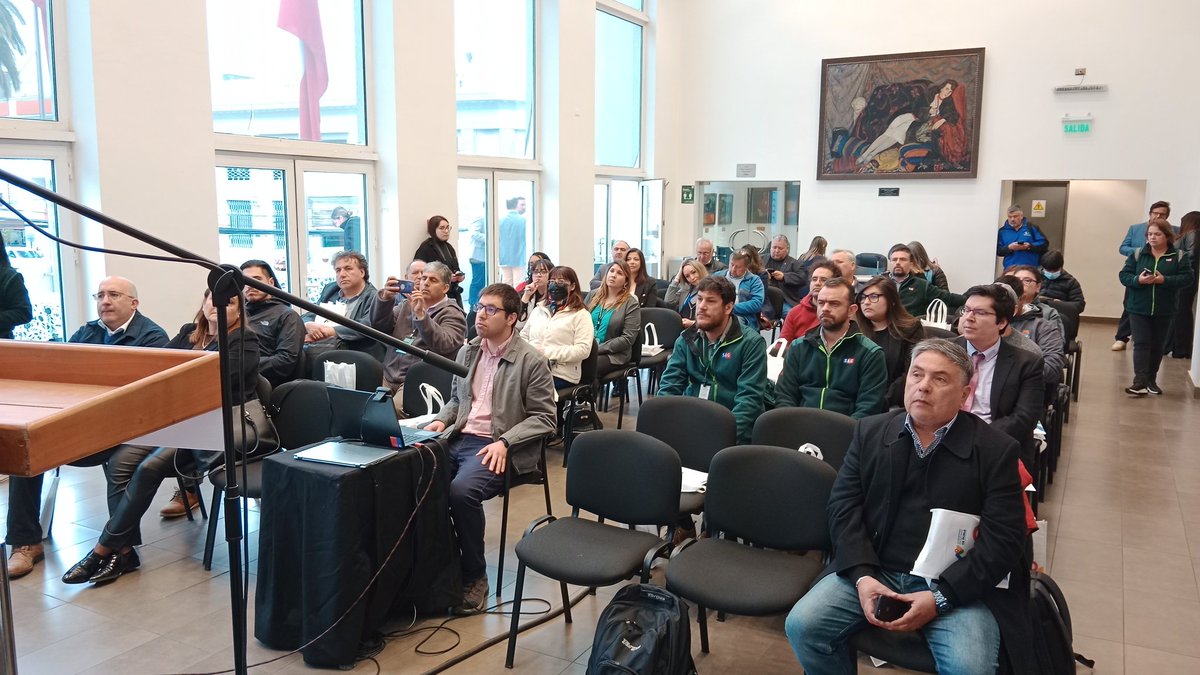 LDevotto's tweet image. INIA Quilamapu, encabezado por su DR Marcelino Claret, participó en el Taller "Desafíos Regionales en Materia Fitosanitaria", para Jefes de División de Fomento Productivo, municipios y SAG, de O'Higgins a Los Ríos. @LDevotto expuso sobre los desafíos en #drosophilasuzukii