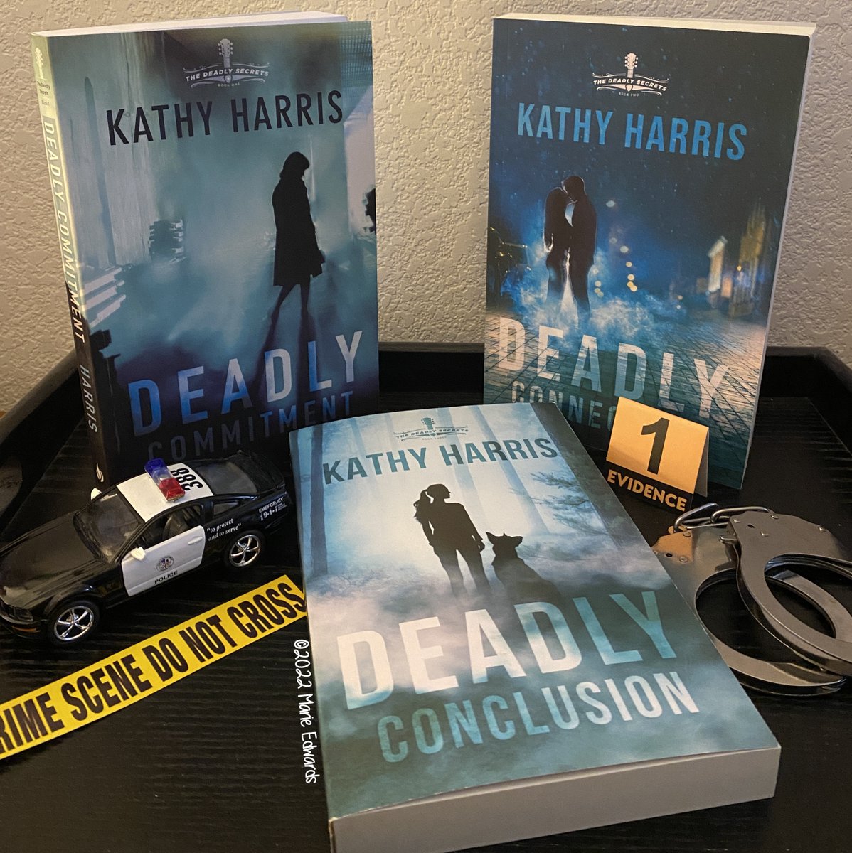 MarieEdwards429's tweet photo. #Bookmail (10/19) 📚📦📫 Got my copy of #TheDeadlyConclusion, the final book of @DivineDetour #KathyHarris’ #TheDeadlySecrets series from #IronStreamMedia @justreadtours https://t.co/J9jgEpqQLN