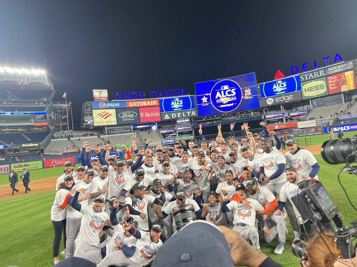 JuliaMorales's tweet photo. WORLD SERIES, Y’ALL!! https://t.co/nmyfYnzvbY