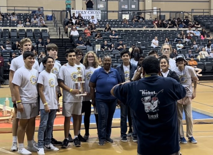 SKinginComal's tweet photo. These Hawks flew together and swooped up another ticket to Frisco for the 🏆Texas BEST State Robotics Competition!!! Coached by Patrick Fallin, a #ComalRobotics leader and mentor to not only the students, but to coaches across the district. Great work Hawks!! @CLHSENGINEERING https://t.co/M75LpPNrvf