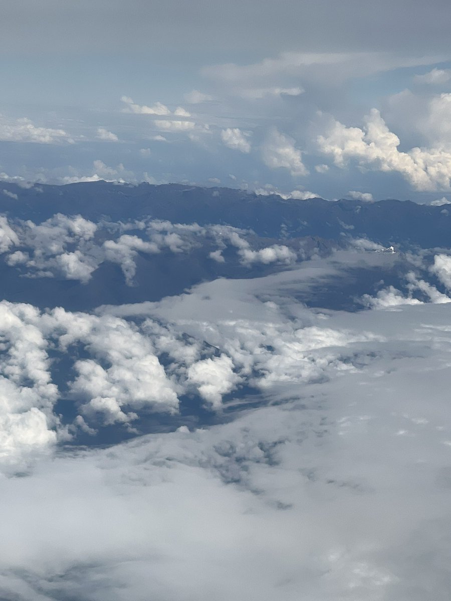 eduardovbc's tweet photo. #Venezuela que linda es , desde donde la vea.  Cordillera de los Andes , #PicoBolivar vista desde el lado Sur , #Boeing 737-400 #turpialairlines , STD-VLN https://t.co/teT3Z59MHj