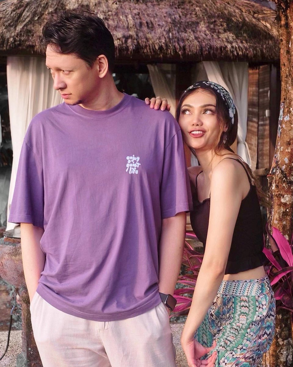 Orang lain yg berpikir aku baik, ramah, lucu, belum tau pas aku lagi bad mood.

Orang lain yg berpikir aku sombong, jutek, aneh, belum tau pas aku lagi good mood.

Tapi pasangan hidupku akan mengenali sikap, perilaku dan kepribadianku dalam berbagai situasi dan kondisi. <a href="/josscy/">Josscy Vallazza Aartsen</a>